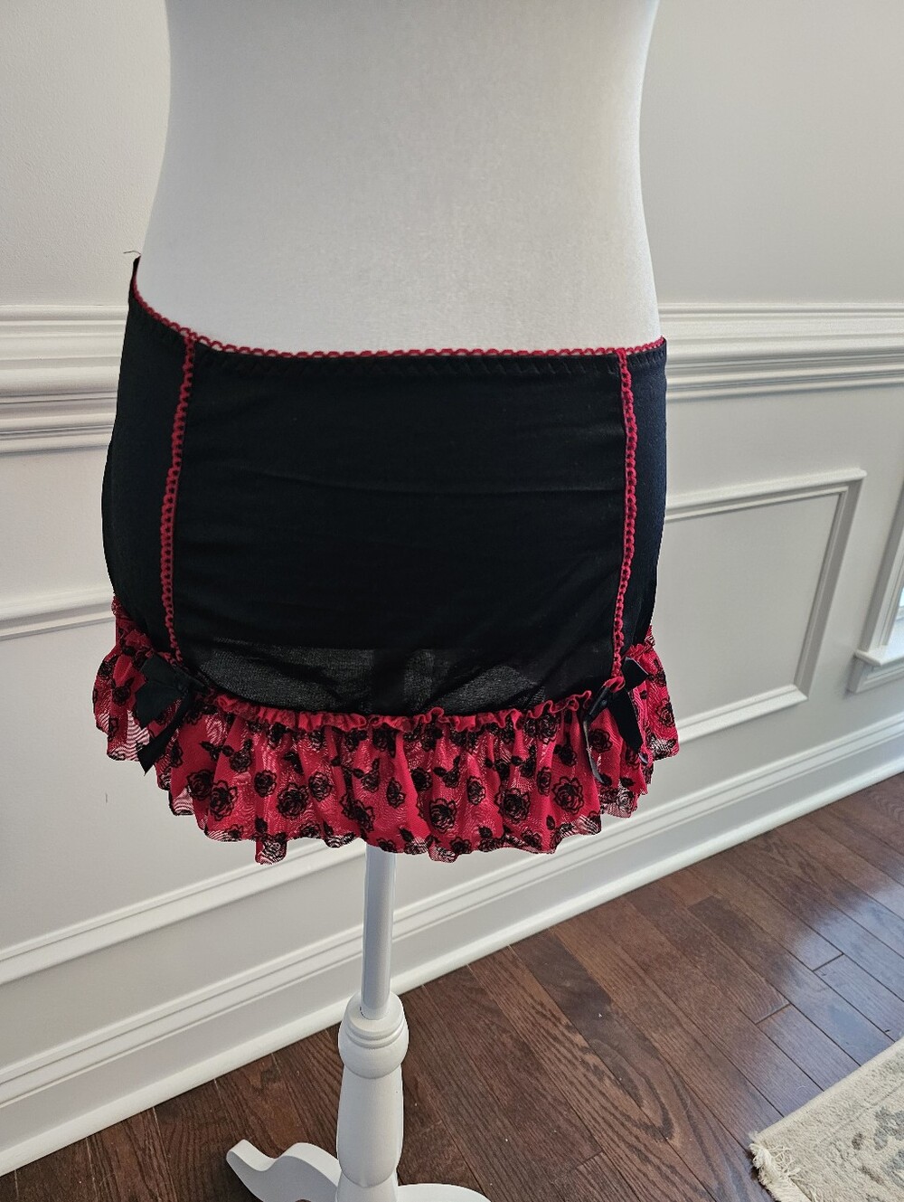 Vintage-Style Red & Black Rose Ruffle Lingerie Set - 2 Piece - Picture 9 of 13